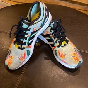 Adidas floral sea green sneaker Size 11